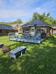 2-bedroom cottage with a fire pit and private deck